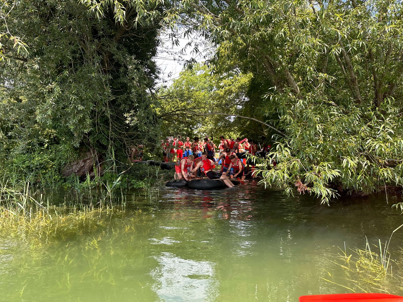 Mitarbeiter-Incentive mit Flossbau am Schweizer See